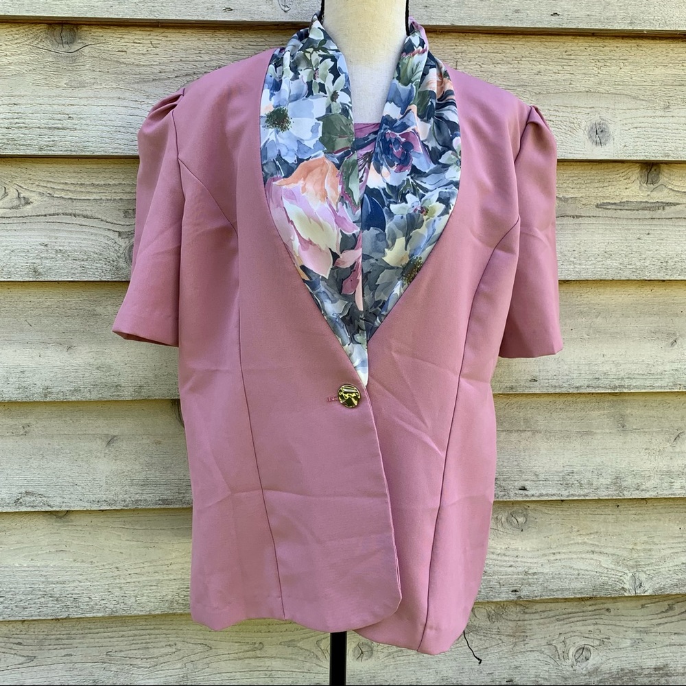 True Vintage 60s Mauve Floral Collared Short Puff Sleeve Button Down Suit Blouse